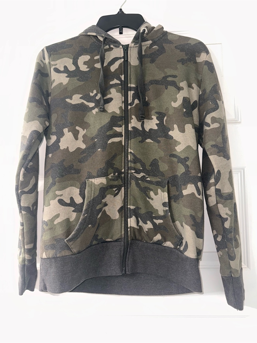 Time and Tru Women's Green Camo Zip-Up Hoodie